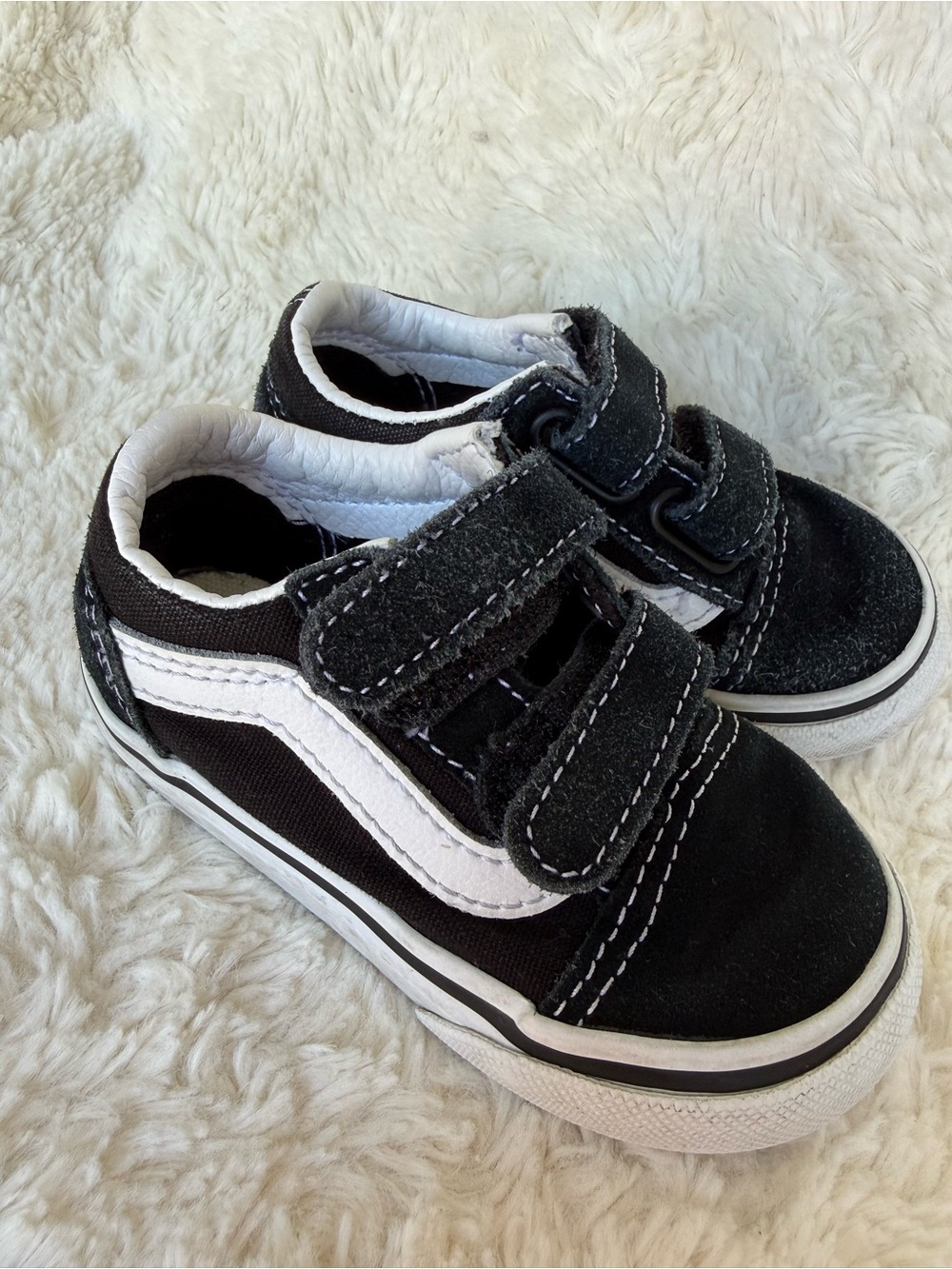 Vans Toddler Size 5 Black and White Kids Velcro Skate Shoes Pre-loved 🖤🤍🏁